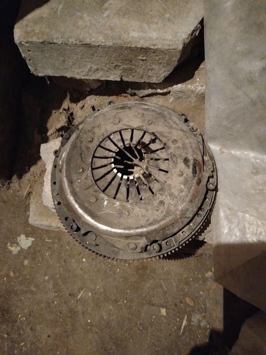 Продается корзина с маховиком ауди 80 объем 1.8