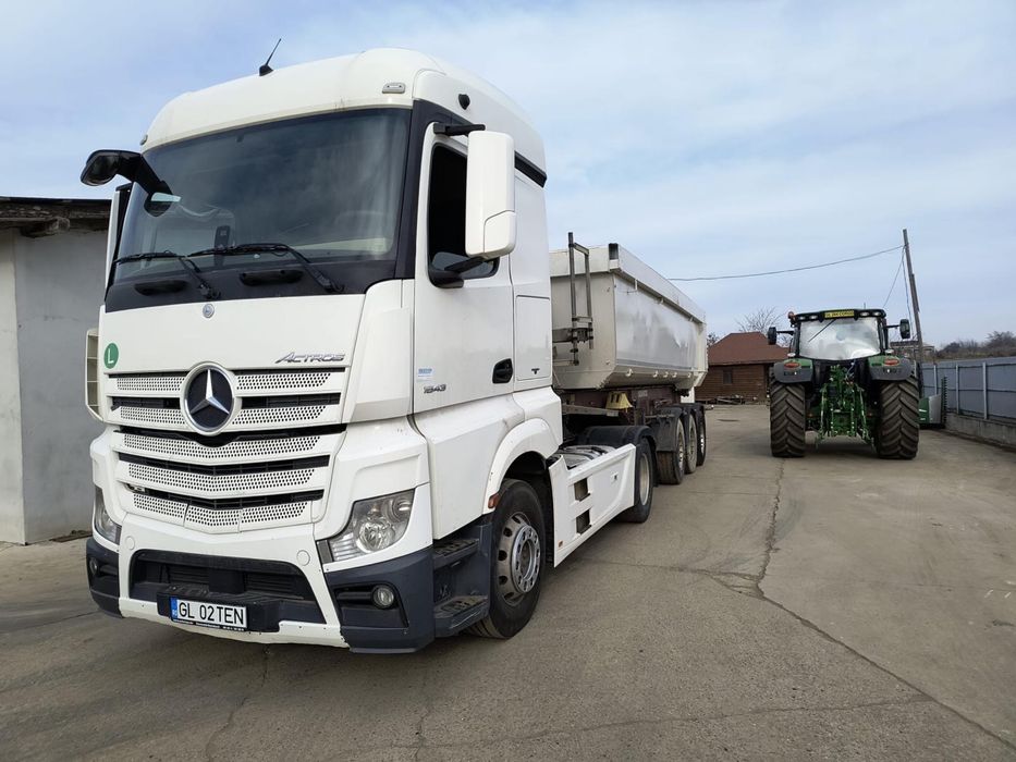 De vanzare ansamblu transport,cap tractor Mercedes si remorca Schmitz