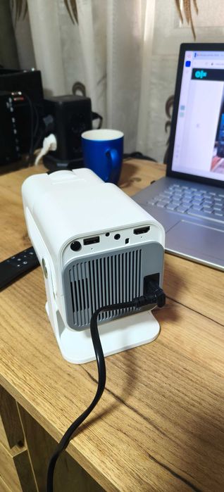 Proiector portabil cu android full hd cu telecomanda