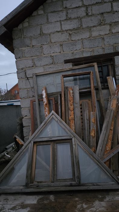 Отдам оконные рамы,дрова