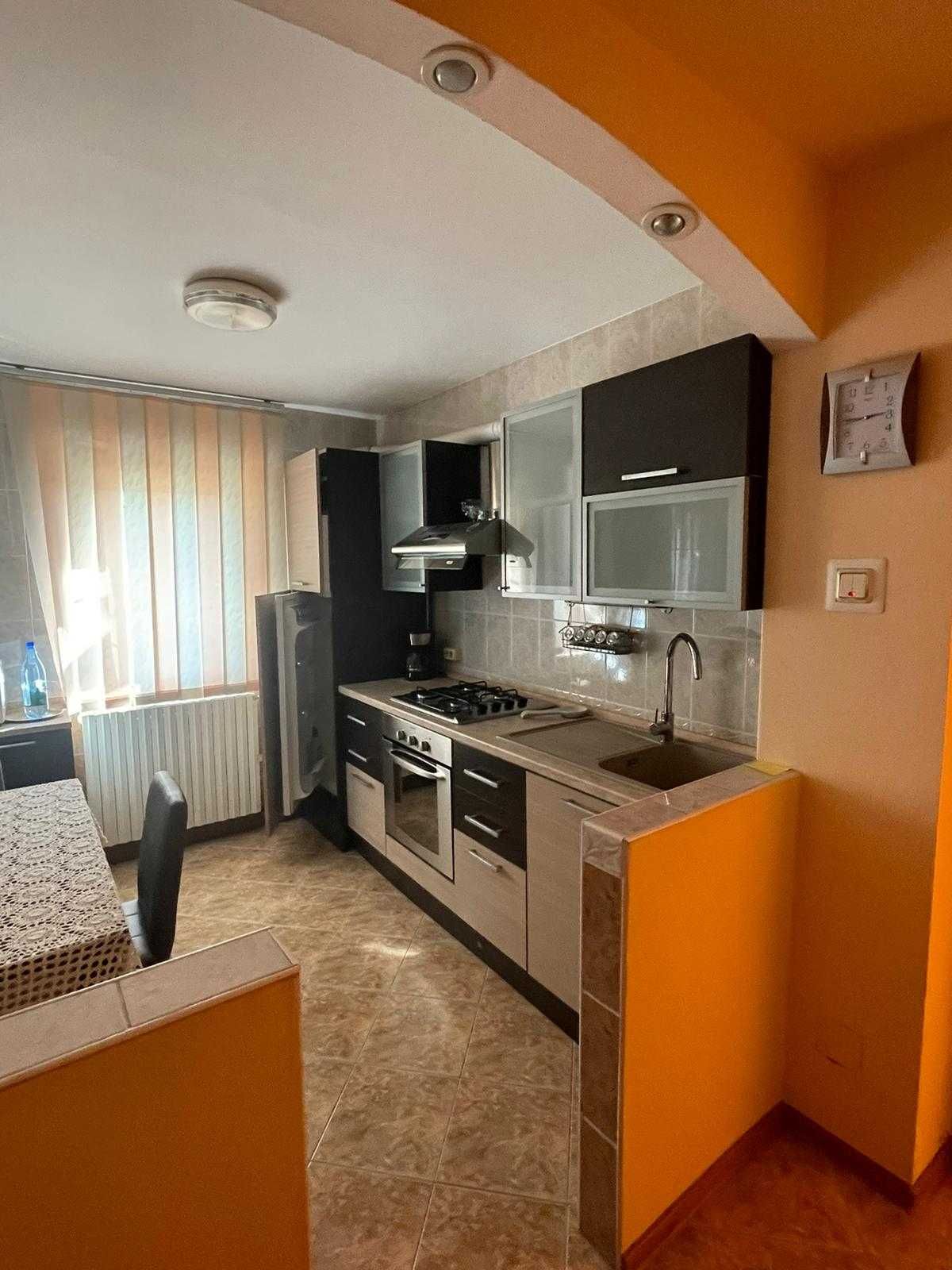 Apartament 2 cam Bacau str Garofitei 3, politie, universitate, spital