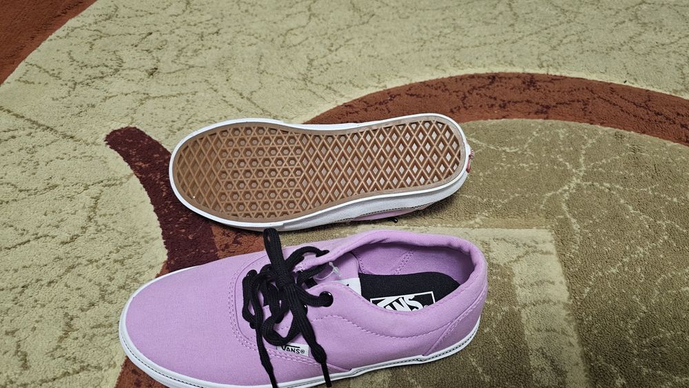 Pantofi sport noi Vans