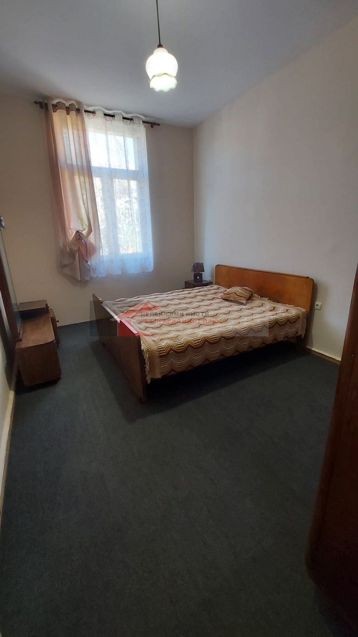 Дава под Наем 3-СТАЕН в град София, Център - 110 кв.м / 1300 лв.