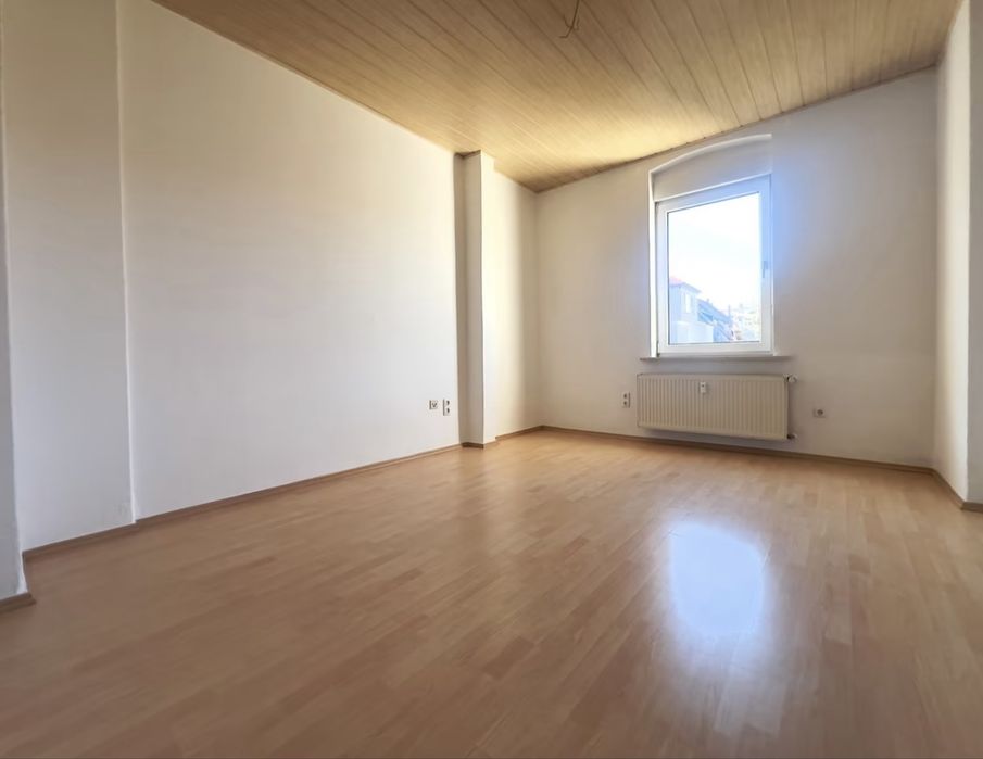 Proprietar vand cladire cu 5 apartamente in Germania orasul Plauen