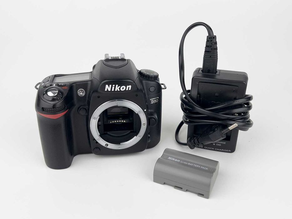 Продавам Nikon D80
