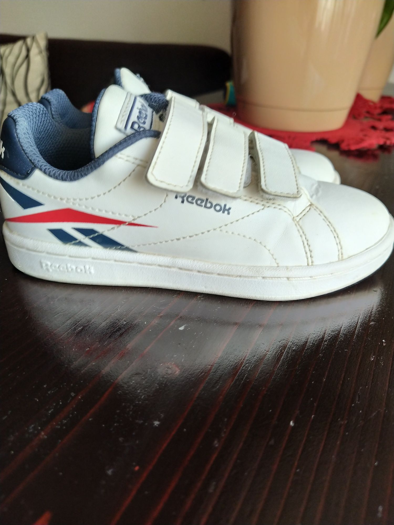 Vând adidași Reebok piele naturală mărimea 27