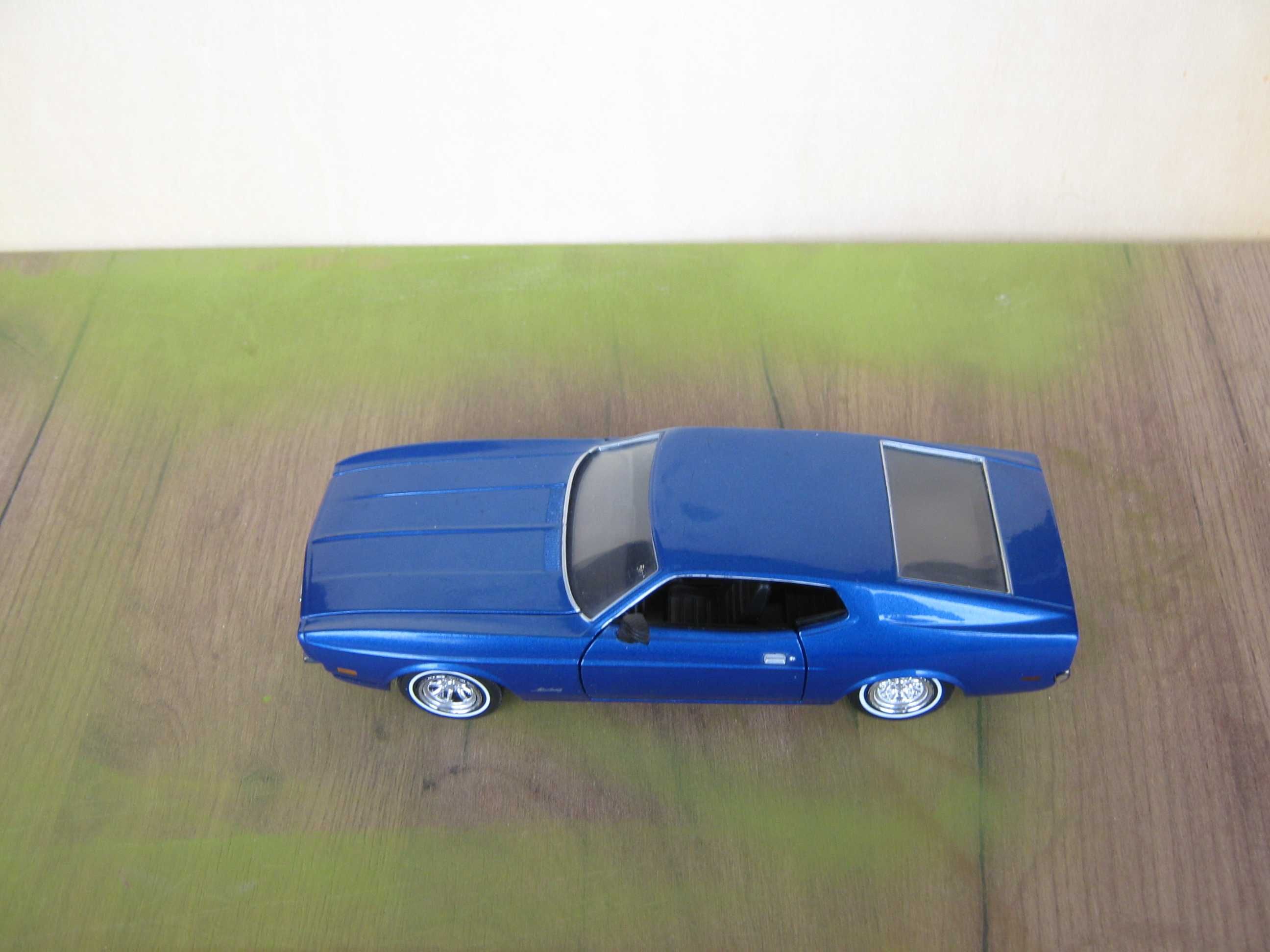 macheta ford mustang scara 1/24