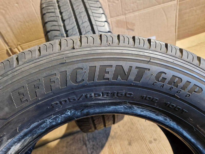 2 Goodyear R15C 205/65
летни бусови гуми DOT1117