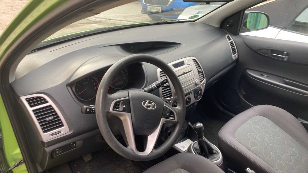 хюндай hyundai i20 2009 за части или ремонт