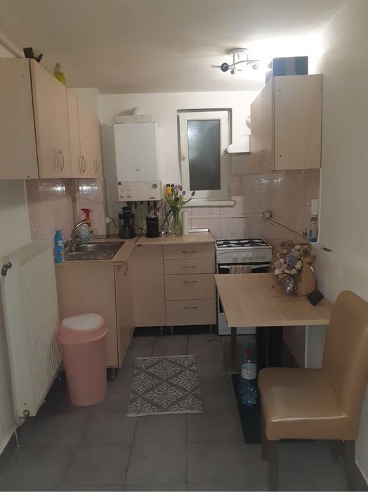 Persoana fizica inchiriez apartament cu e camere