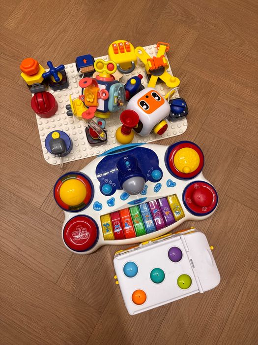 Игрушки. Пианино,бизиборд,бизикуб,автобус сортер.