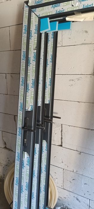 Vând uși termopan noi