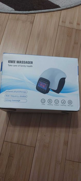 Aparat masaj cu infrarosu pentru genunchi.