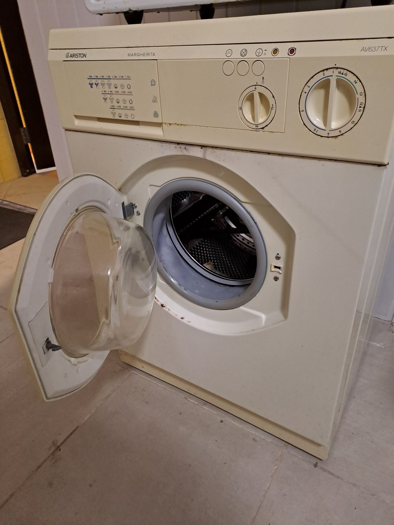 Пералня Ariston AV637TX