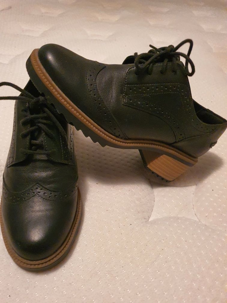 pantofi de piele Clarks