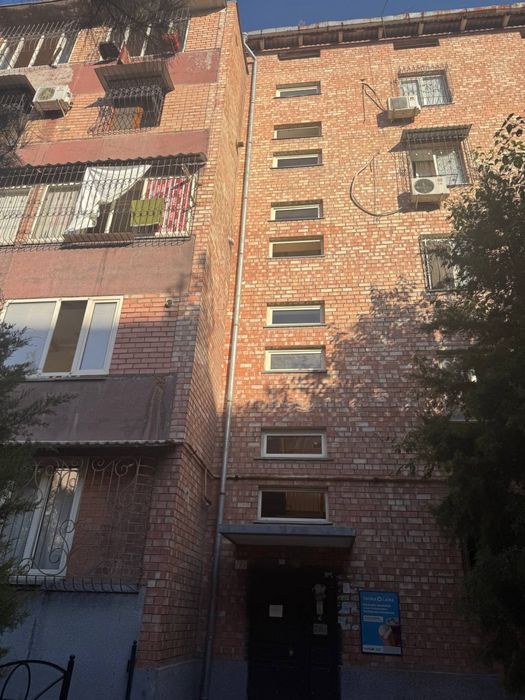 Продается 2-ком кв. (66 кв.м.) на 5-этаже Карасу 6, рынок Авайхон