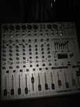 Behringer микшерный пульт