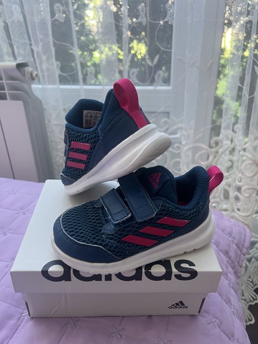 Маратонки- adidas UK6K /23