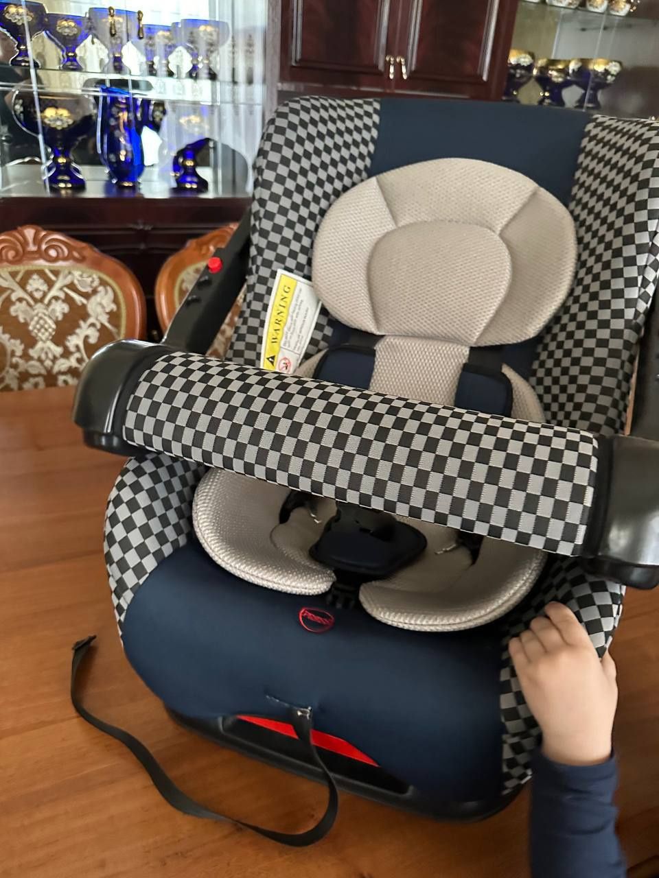 Манеж и детское кресло для машины