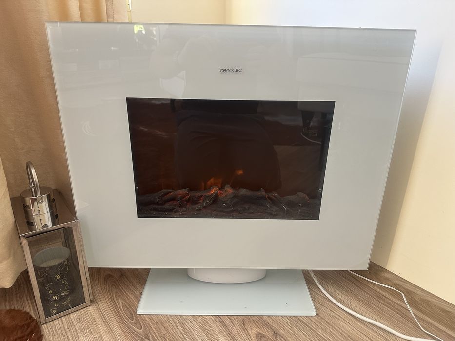 Продавам електрическа камина Cecotec ReadyWarm 2700