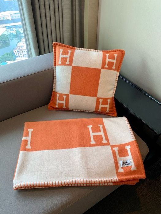 Hermes одеяло и възглавница