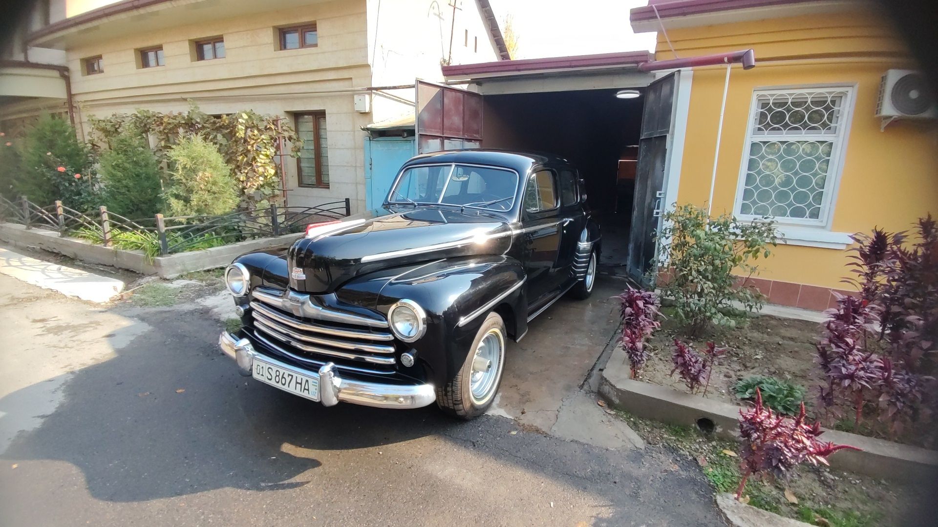 Ретро 1946 год выпуска Ford v8 Super DeLuxe единственный в Узбекистане