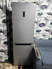 Холодильник indesit, в очень хорошем состоянии