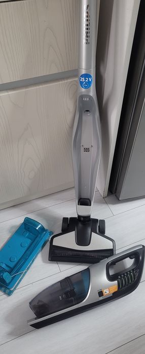 Philips PowerPro Aqua | Безкабелна прахосмукачка 3 в 1
FC6404/01