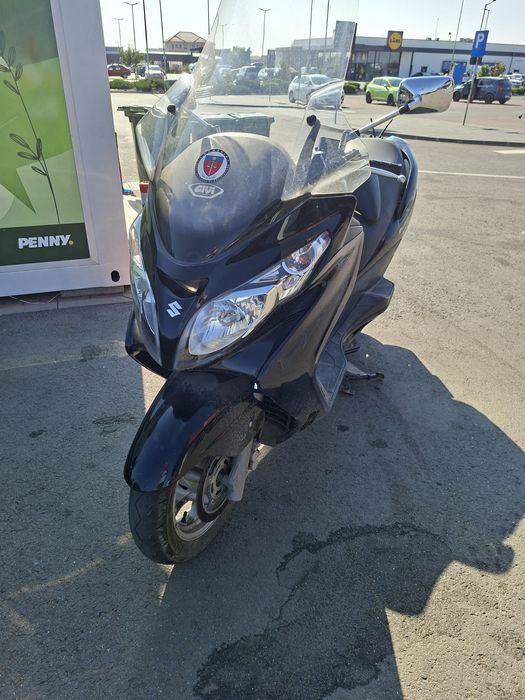 Suzuki vând sau schimb cu motor de 1250