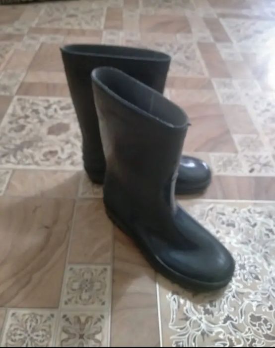 Продам сапоги резиновые