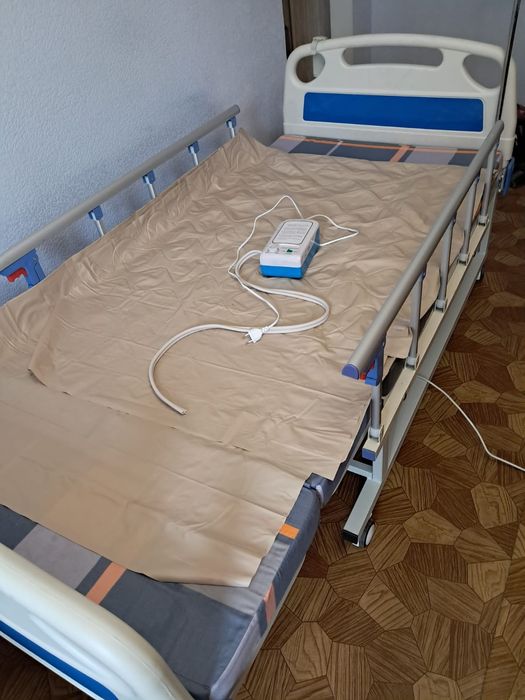 Медицинская кровать б/у.