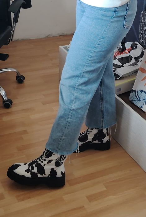 Дамски боти тип кубинки DeeZee 41 номер с мотив / десен на крава