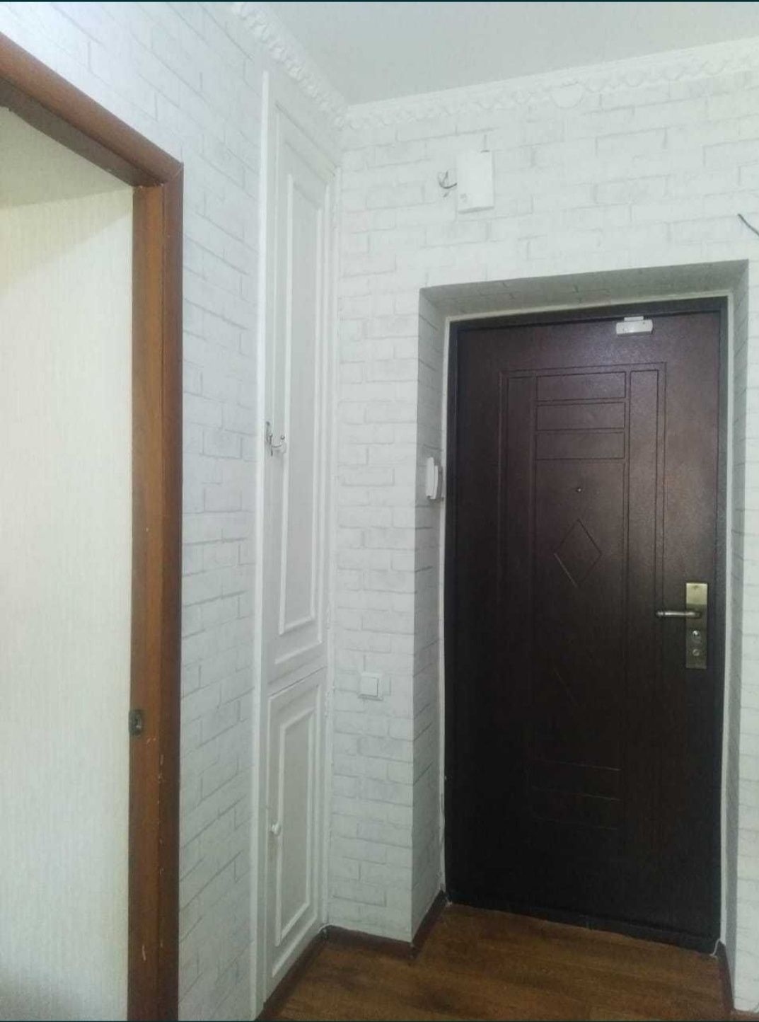 Продам 2-х ком.кв. (ул.Сатпаева-Ауэзова), 2/2 этаж, кирпич