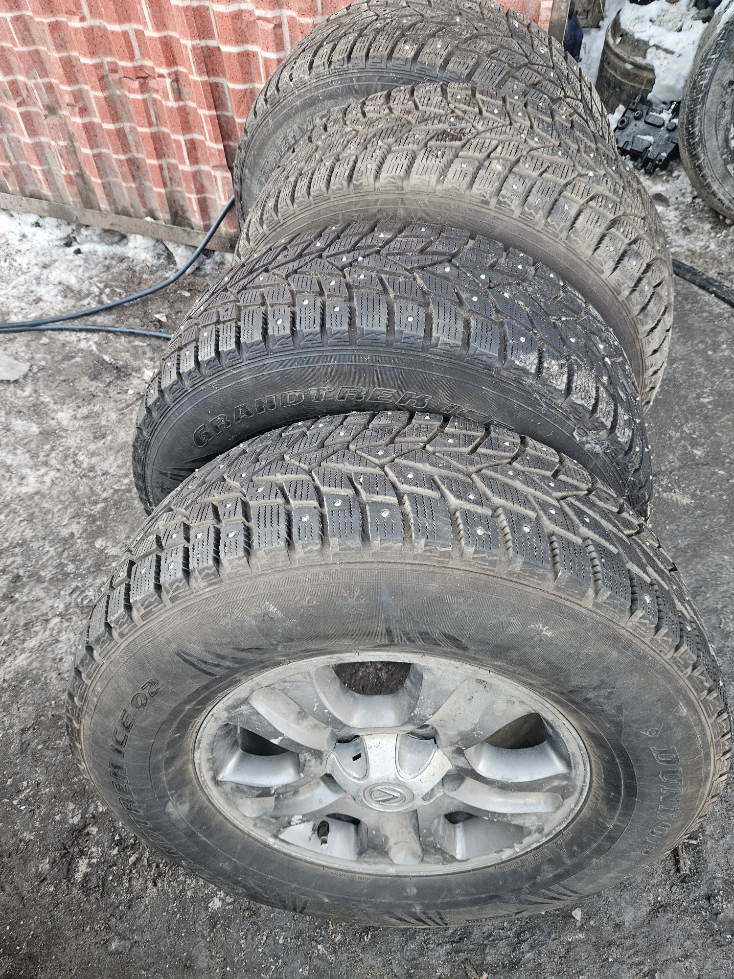 Шины DUNLOP. Отличное состояние