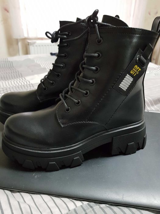 ghete negre imblanite noi nepurtate