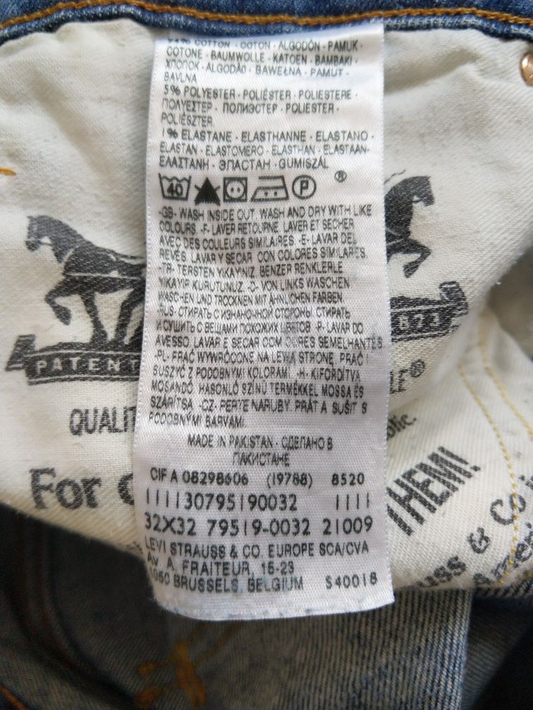 Продавам мъжки дънки Levi's