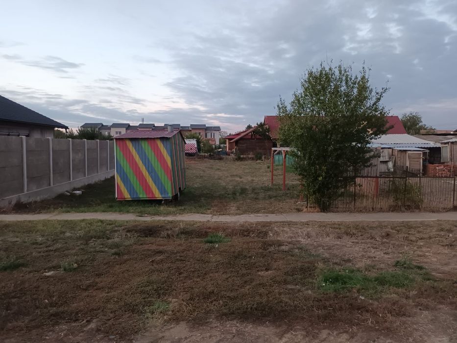 Teren intravilan /--LIVADA--\