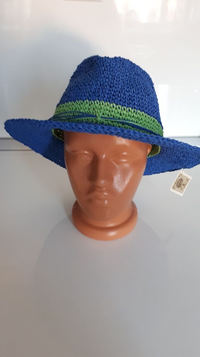 Плетена лятна шапка от рафия