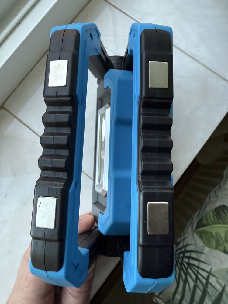 Reflector Led reincarcabilă profesională..nouă.