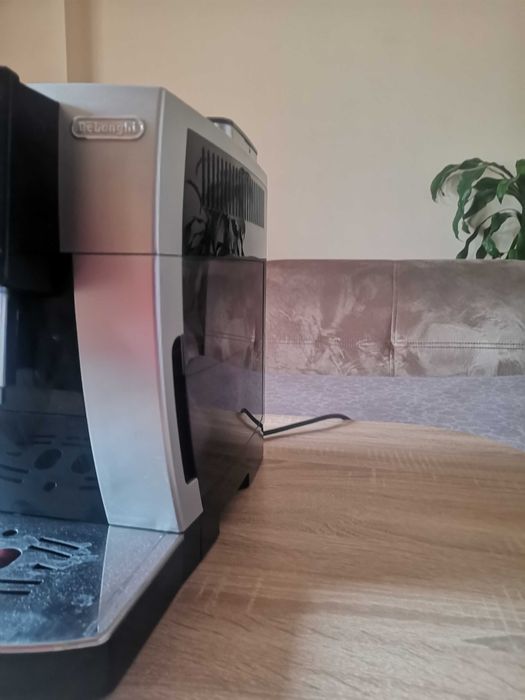 Кафемашина кафеавтомат Delonghi magnifica Ecam23.210