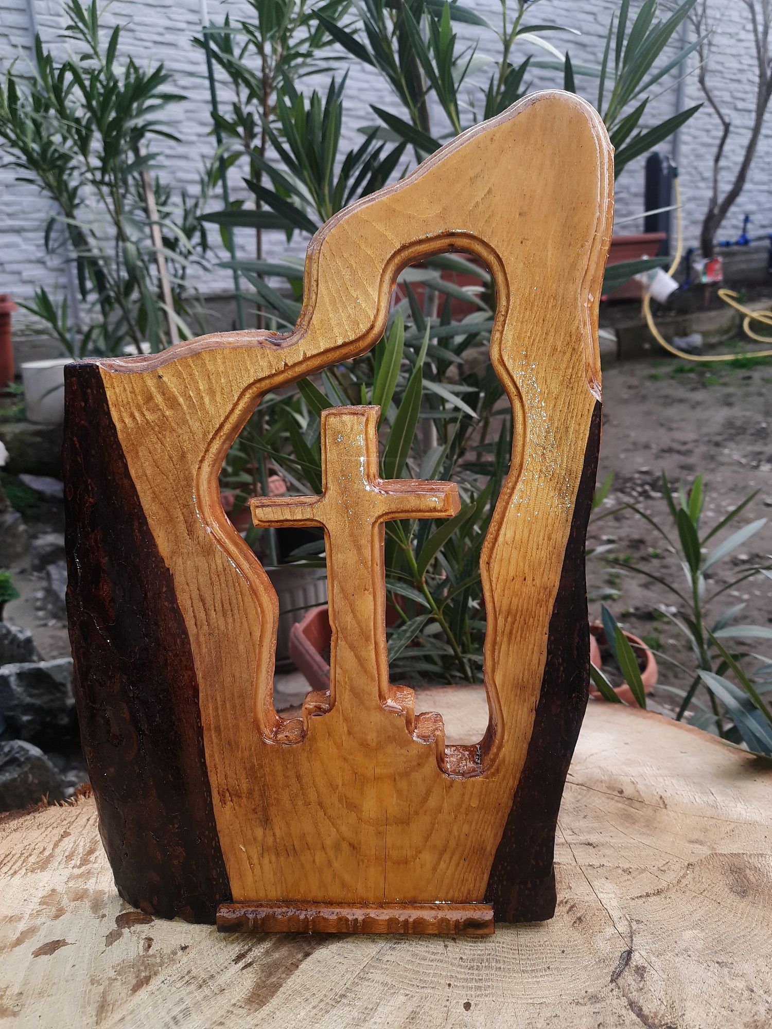 Vând cruce din lemn