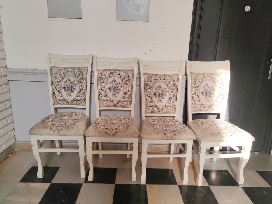 Продаются 4 стульчика в отличном состоянии