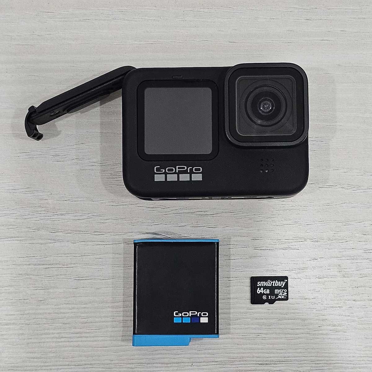 СРОЧНО продам Экшн-камеру GoPro Hero 9 Black + монопод + флешка 64ГБ