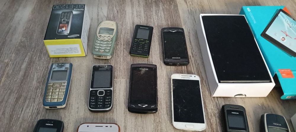 Lot electronice vechi telefoane tablete