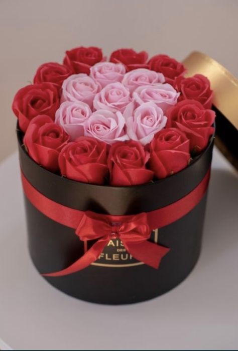 Cutie cadou Trandafiri Artificiali