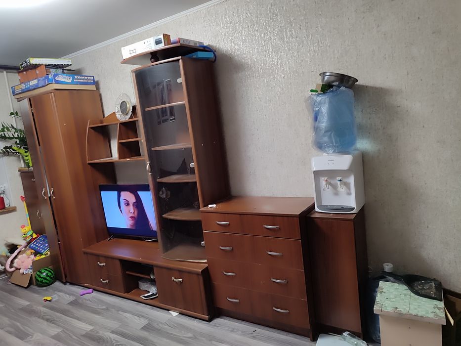 Отдам стенку в зал