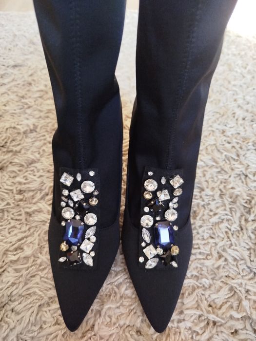 Боти с уникална бродерия от изкуствени камъни