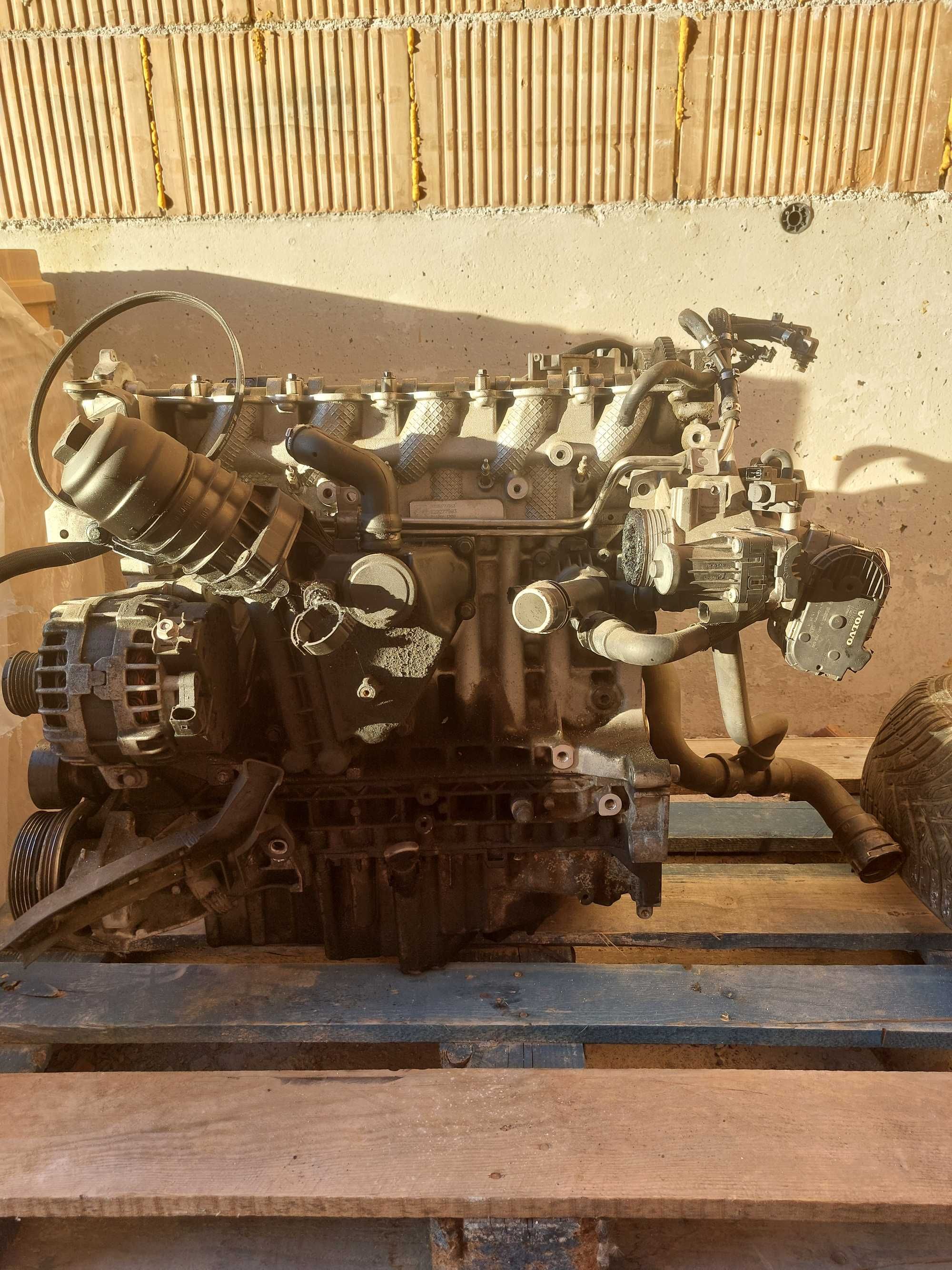Двигател на части за Volvo 2.0diesel D3 D5204T.Щора и дясен стоп за B6