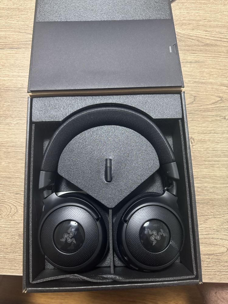 Razer kraken v4 чисто нови