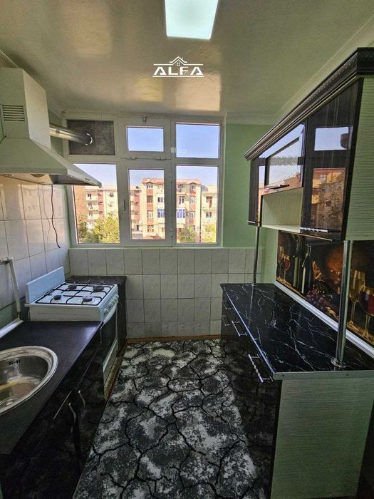 Buxoroda kvartira sotiladi  2 xonali 60m² 3-qavat.